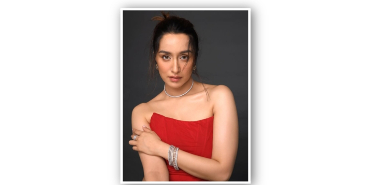 Shraddha Kapoor watches ‘Hero No.1’ with Shakti Kapoor to celebrate ‘baapu’s’ birthday