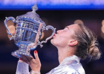 US Open: Sabalenka defends crown with win over Anisimova