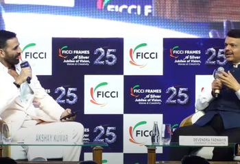 Akshay Kumar proposes change in shoe designs for Maharashtra Police to CM Fadnavis at FICCI