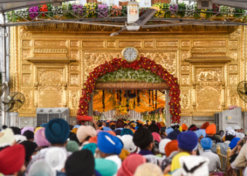 Devotees throng Golden Temple on Bandi Chhor Divas