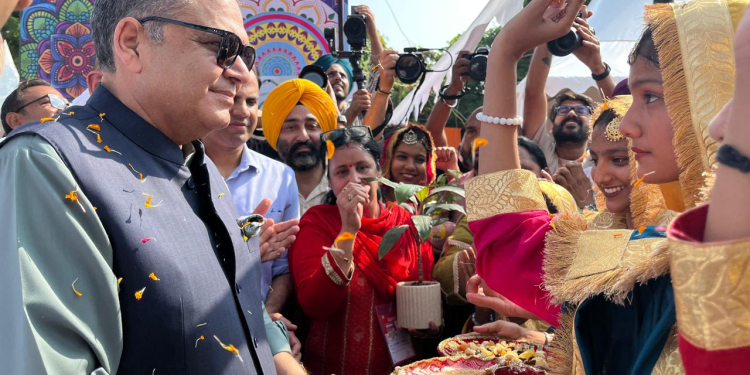 Cabinet Minister Sanjeev Arora inaugurates Saras Mela-2025