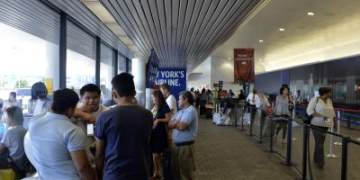 Over 700 flights cancelled in US as government shutdown drags on