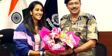 Jemimah Rodrigues honoured by CISF personnel at ASG Mumbai Airport