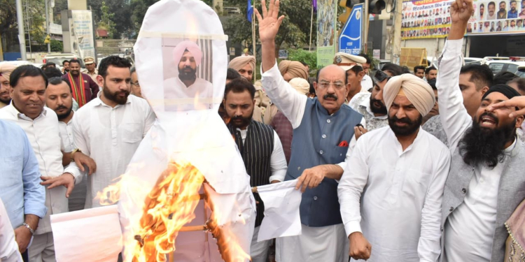 Mohinder Bhagat Leads Protest Against Raja Warring Over Remarks on Late Dalit Leader Boota Singh