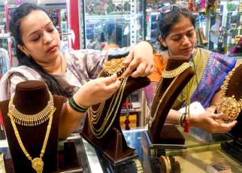 Gold rises to record high over strong safe haven demand