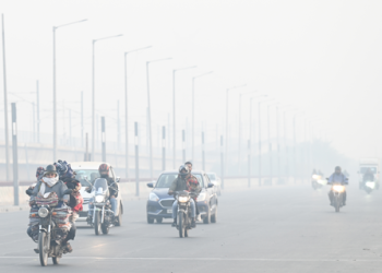Smog eases slightly in Delhi but several areas continue to reel under severe air quality