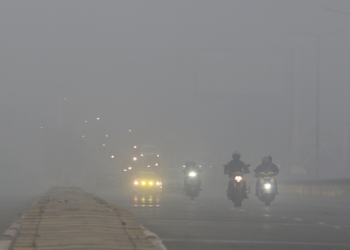 Delhi pollution: Air quality remains in ‘very poor’ category, smog persists