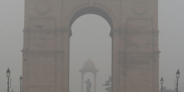 Smog returns to Delhi as air quality slips back into ‘very poor’ zone