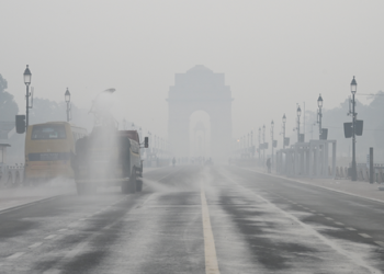 Delhi chokes under ‘severe’ air quality, thick layer of smog engulfs city