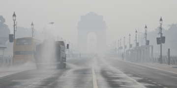 Delhi chokes under ‘severe’ air quality, thick layer of smog engulfs city