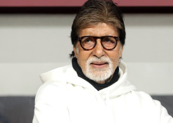 Amitabh Bachchan gorges on cookies: ‘Chapad chapad kha rahe hai’