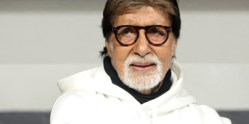 Amitabh Bachchan gorges on cookies: ‘Chapad chapad kha rahe hai’