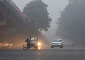 Dense fog disrupts life in Delhi-NCR; flight operations impacted, CAT III protocols activated