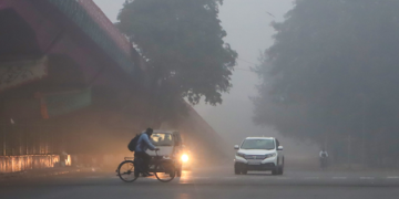 Dense fog disrupts life in Delhi-NCR; flight operations impacted, CAT III protocols activated