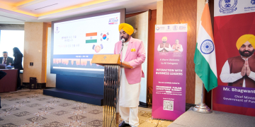 PUNJAB CM HOLDS PARLEY WITH SOUTH KOREAN BUSSINESS GIANTS