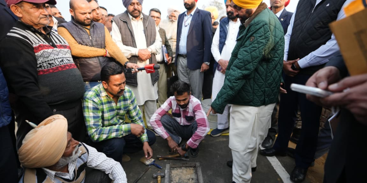 PUNJAB CM CONDUCTS SURPRISE CHECK OF ROADS, ORDERS SHOW-CAUSE AGAINST CONTRACTOR AND WITHHOLDING OF HIS PAYMENTS AFTER DETECTING LAPSES IN UNDER CONSTRUCTION ROAD