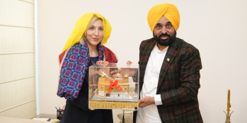 CM BATS FOR STRATEGIC TIE UP WITH UK TO FURTHER DEVELOP PUNJAB AS HUB OF MANUFACTURING
