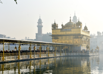 Braving biting cold, devotees throng Golden Temple, shrines to usher in New Year