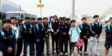 Sports Minister Mandaviya meets Arunachal Pradesh U-16 Team at Surat Airport