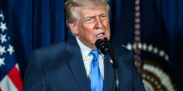 Trump blocks Chinese-linked chip asset deal