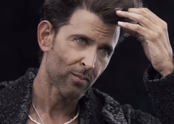 Hrithik Roshan flaunts washboard abs, says ‘vibes on, control off’