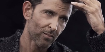 Hrithik Roshan flaunts washboard abs, says ‘vibes on, control off’