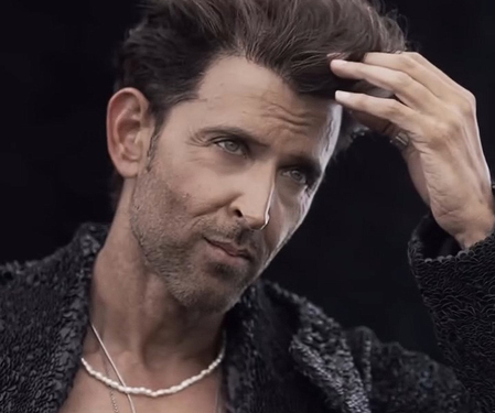 Hrithik Roshan flaunts washboard abs, says ‘vibes on, control off’