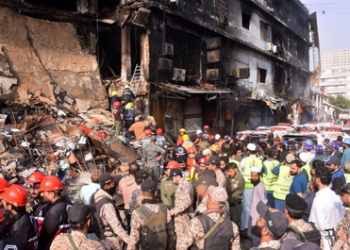 Demands for Karachi Mayor’s resignation intensify after mall fire kills 60