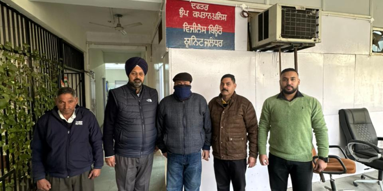 Vigilance Bureau Nabs Clerk Red Handed Accepting Bribe of Rs 2000/-