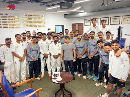 Sachin Tendulkar guides Mumbai players ahead of Ranji Trophy quarterfinal vs Karnataka