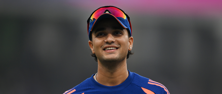 T20 WC: Unchanged Pakistan elect to bowl, Abhishek, Kuldeep return for India