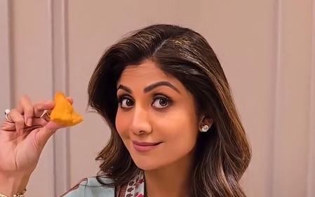 Shilpa Shetty’s Sunday binge is all about Samosa love
