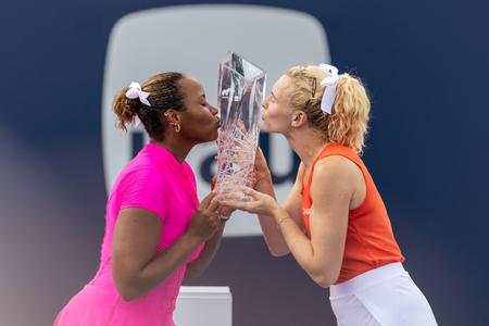 Siniakova-Townsend complete Sunshine Double with Miami title