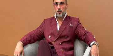 Honey Singh makes dramatic entry in Rolls Royce on stage during Mumbai show