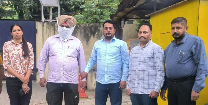 Vigilance Bureau nabs Naib Court red handed accepting bribe of Rs 10,000/-