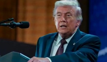Trump sticks to Iran strike plan, White House sets deadline