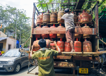 451 illegally-stored LPG cylinders, goods worth Rs 40.61 lakh seized in Mumbai