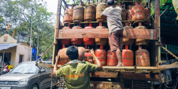451 illegally-stored LPG cylinders, goods worth Rs 40.61 lakh seized in Mumbai