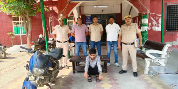 Delhi: Thief held in Dwarka; knives, stolen mobiles and motorcycle recovered
