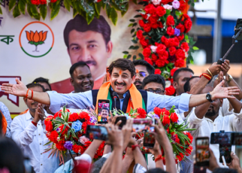 ‘Maang raha Bengal…’: BJP’s Manoj Tiwari spices up Bengal poll campaign with a song