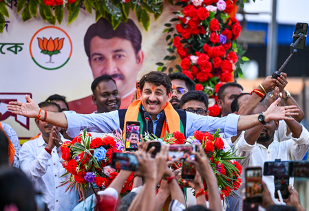 ‘Maang raha Bengal…’: BJP’s Manoj Tiwari spices up Bengal poll campaign with a song