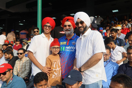 L-G TS Sandhu joins spectators in cricket stadium to cheer Delhi team