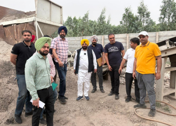 Public Works Minister visits Batch Type Hot Mix Plant at Rasanheri