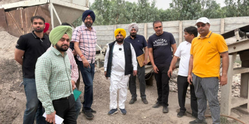 Public Works Minister visits Batch Type Hot Mix Plant at Rasanheri