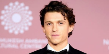 Tom Holland helps Zendaya escape wardrobe malfunction