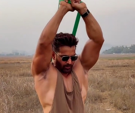 Harshvardhan Rane trains ‘in the middle of nowhere’ for ‘Force 3’