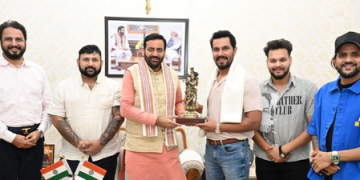 Randeep Hooda receives Krishna Idol as gift from Haryana Chief Minister Nayab Singh Saini