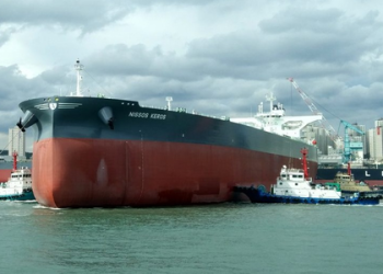 India-bound oil tanker crosses Strait of Hormuz