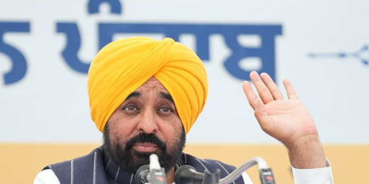 Modi Govt Trying to Hide Its Foreign & Economic Policy Failures by Causing Inconvenience to People Under Garb of Gulf War: CM Bhagwant Singh Mann