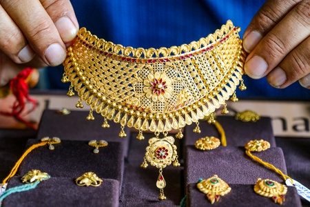 Gold dips 0.87 pc this week over stronger dollar, Fed rate hike expectations
